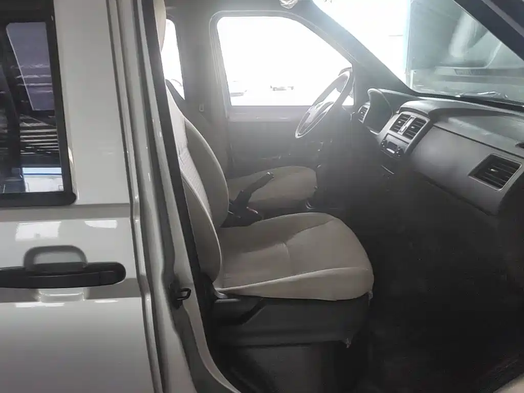 Wuling Motors Wuling Rongguang S 2022 2021 Model 1.2L Basic 7-Seater LSI