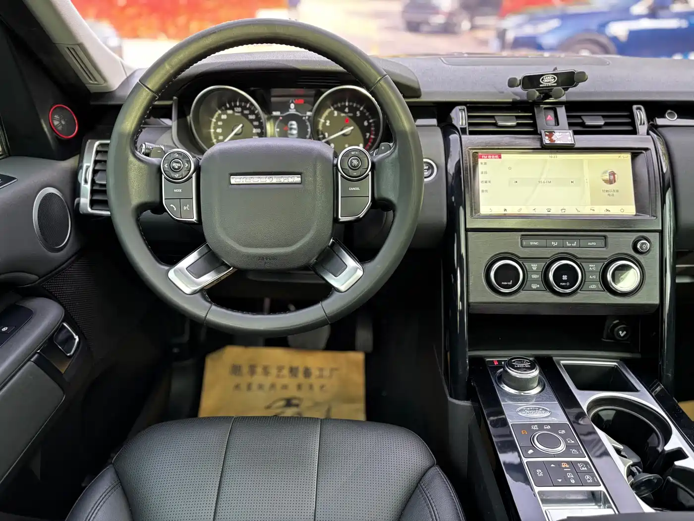 Land Rover Discovery 2018 3.0 SC V6 SE фото 6