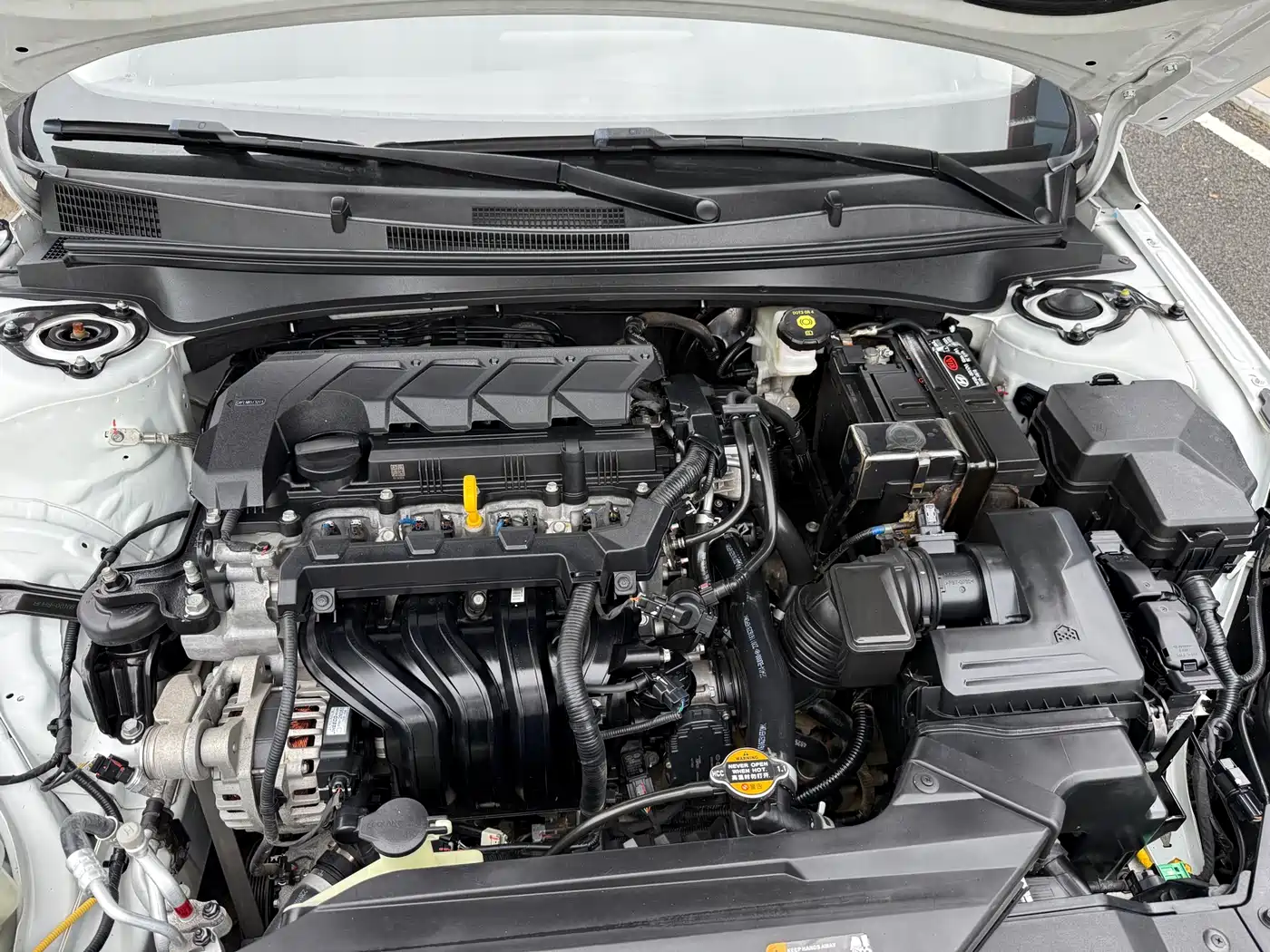 Hyundai Elantra 2022 1.5L CVT LUX Premium Edition фото 32