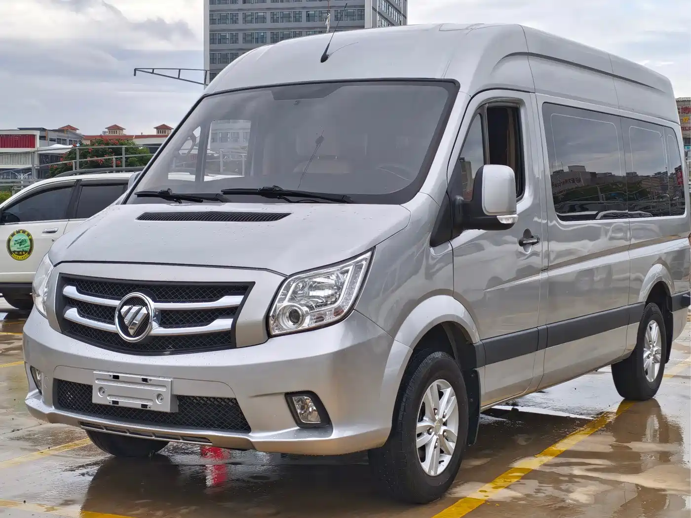 Foton Tuyano 2023 2023 2.0T Passenger Luxury Manual Long Wheelbase Medium Roof Single Rear Tire 9-Seater