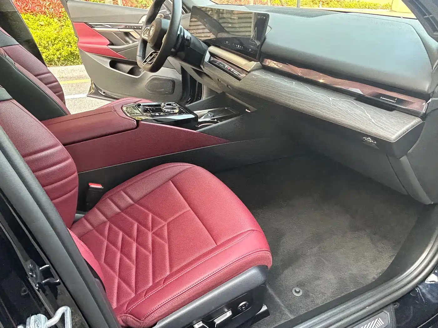 BMW 5 Series 2025 530Li Premium M Sport Package фото 9