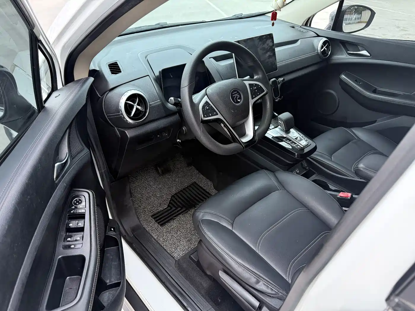 BYD Yuan New Energy 2019 EV360 Smart Connected Premium фото 11