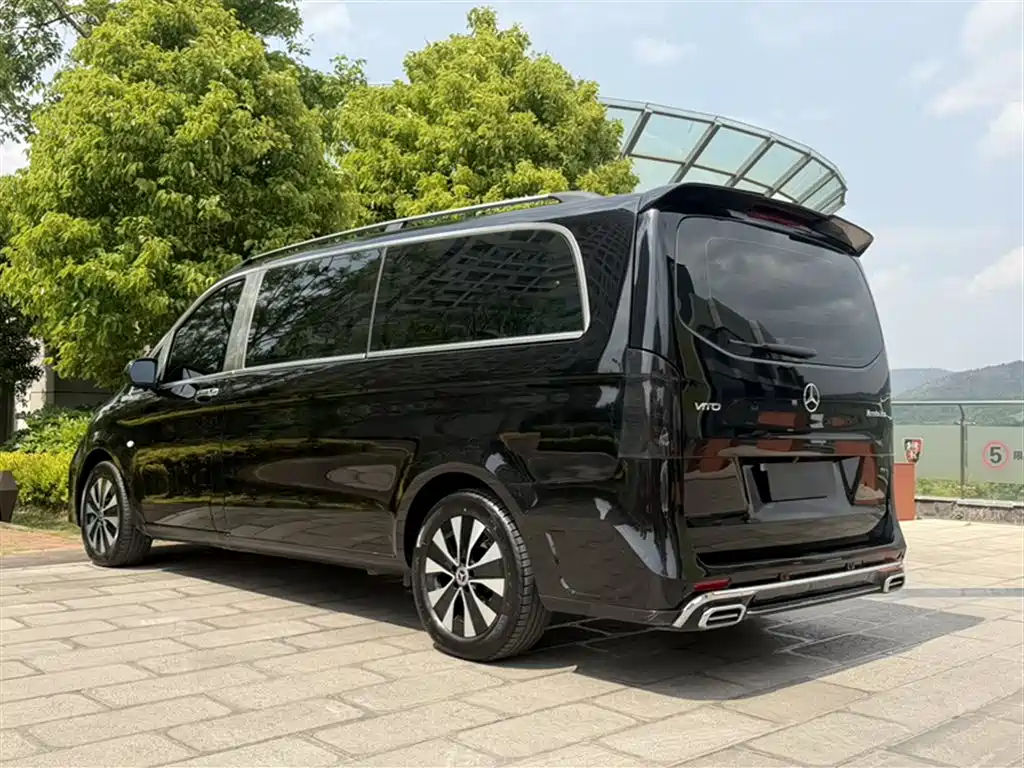 Mercedes-Benz Vito 2023 2.0T Elite 7-Seater фото 9