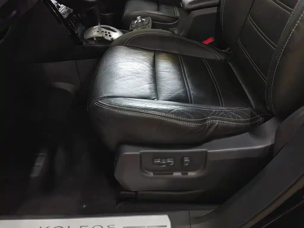 Renault Koleos (Import) 2012 2012 2.5L 4WD Comfort Navigation Edition