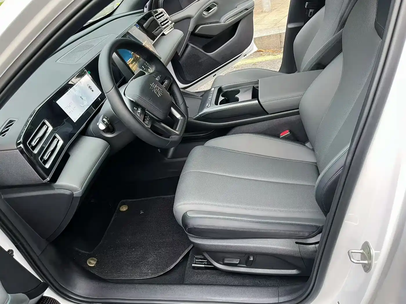 BYD Qin L 2026 2026 Model DM-i Smart Drive Edition 128KM Pioneer