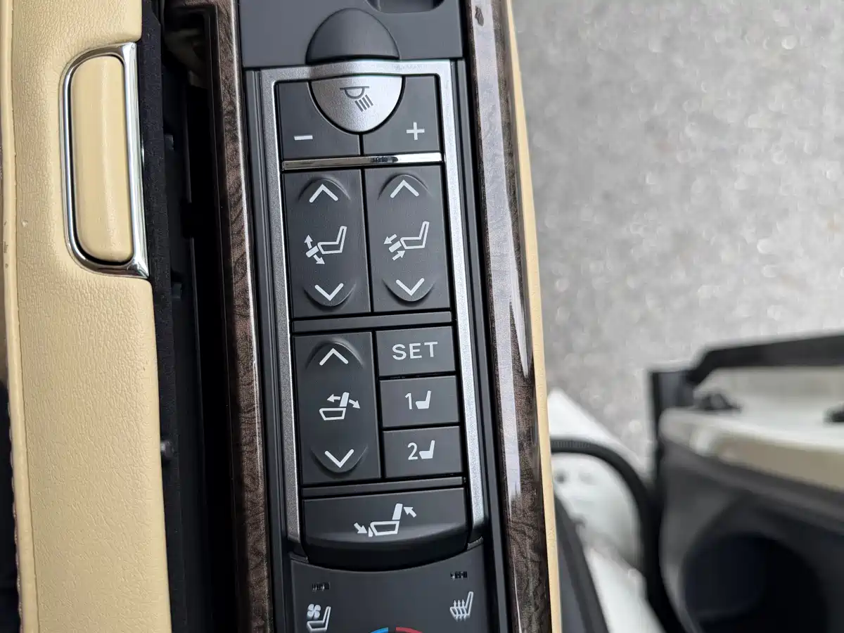 Toyota Alphard 2020 Hybrid 2.5L Premium Edition фото 18