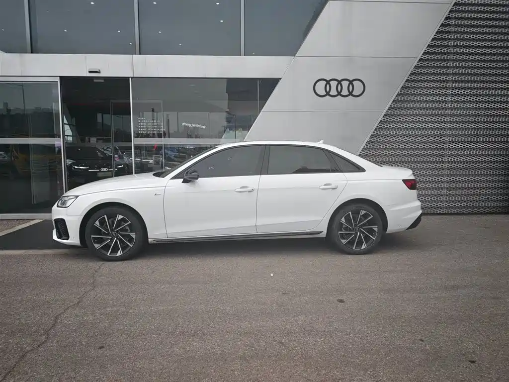Audi A4L 2023 40 TFSI Luxury Sport фото 3