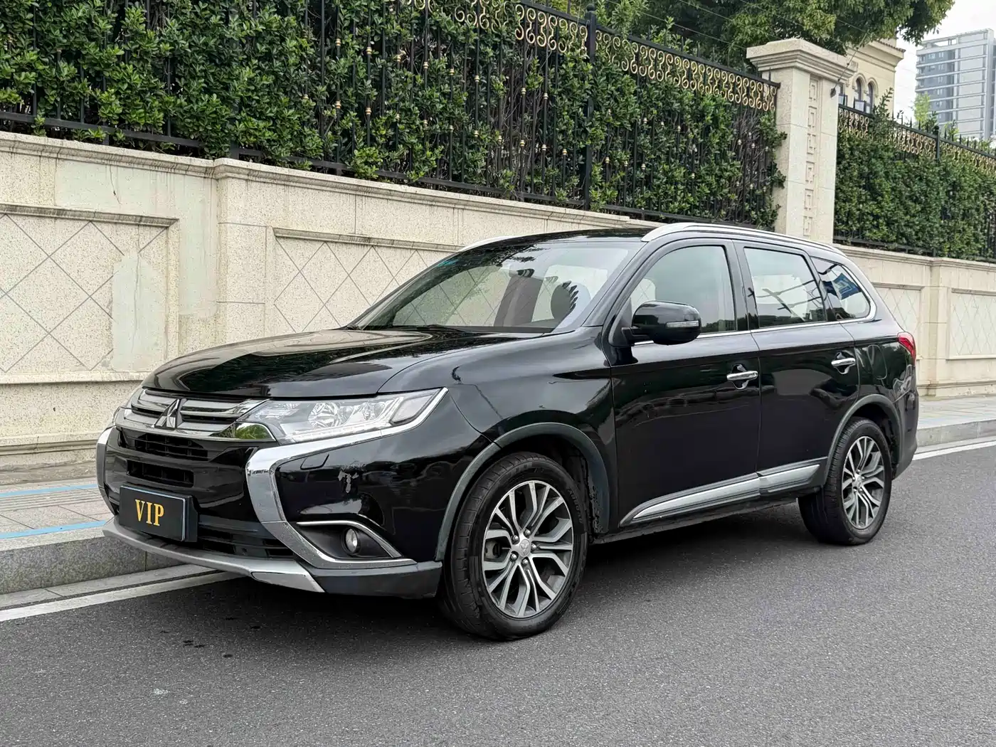 Mitsubishi Outlander 2016 2.4L 4WD Luxury Edition 7-seater