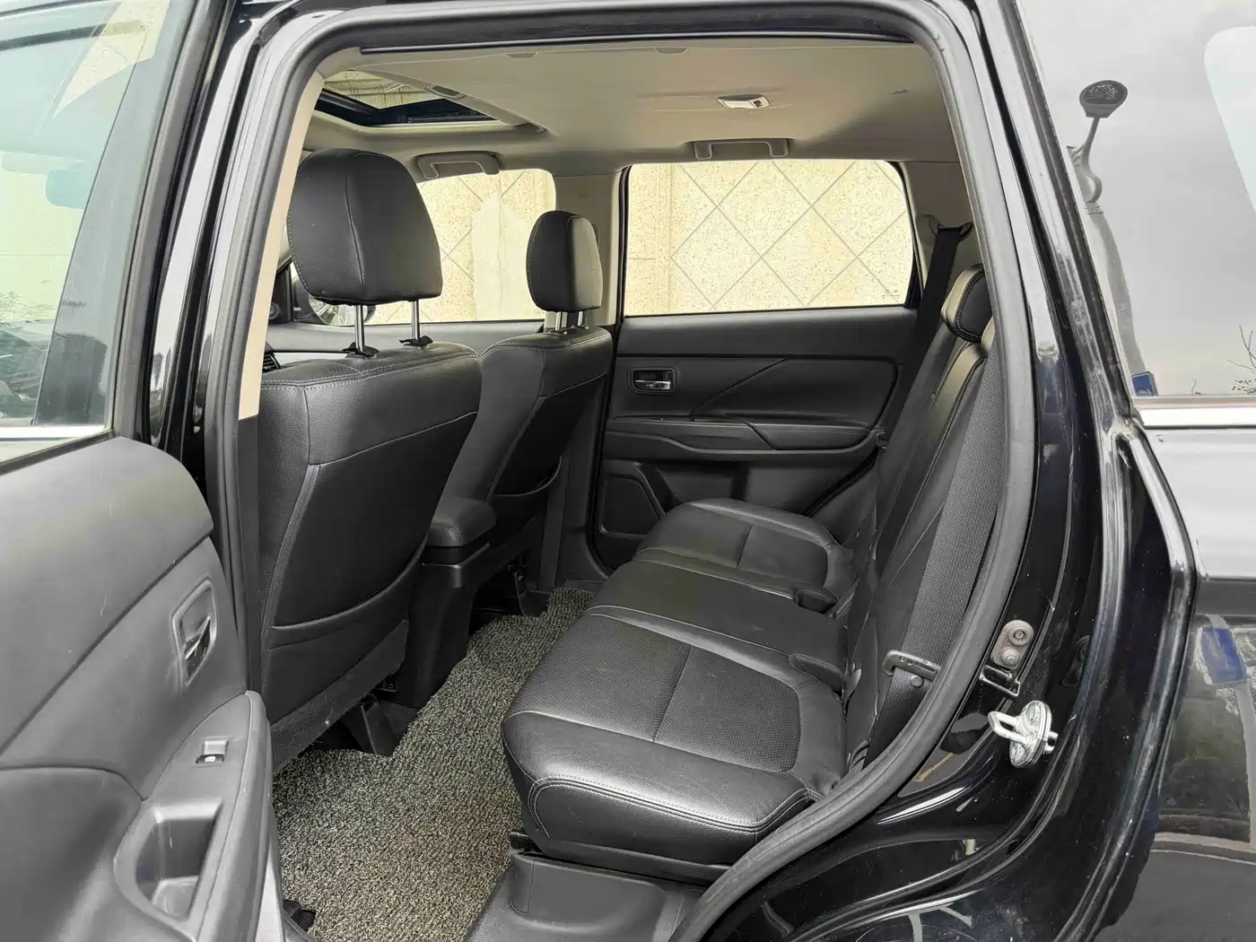 Mitsubishi Outlander 2016 2.4L 4WD Luxury Edition 7-seater фото 7