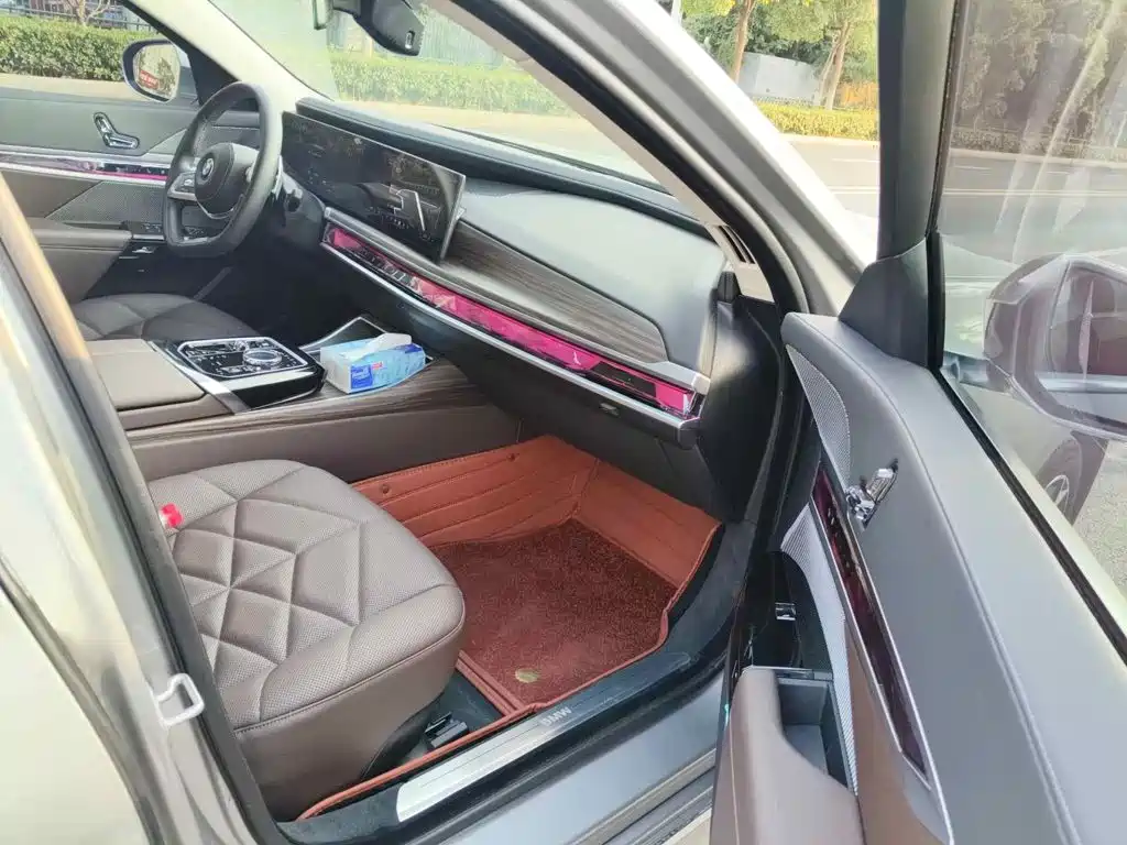 BMW 7 Series, миниатюра 13