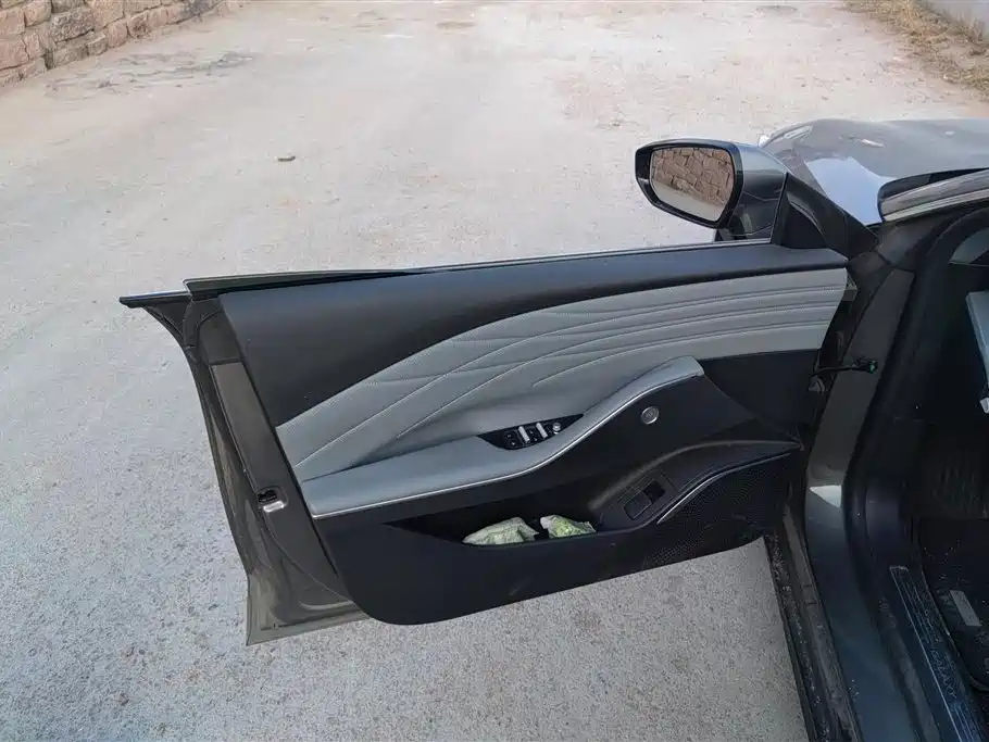 GEELY GALAXY GALAXY E8