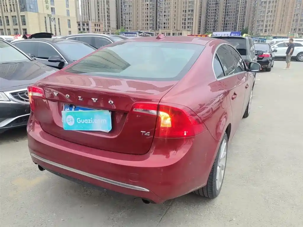 Фото 7 - Volvo S60