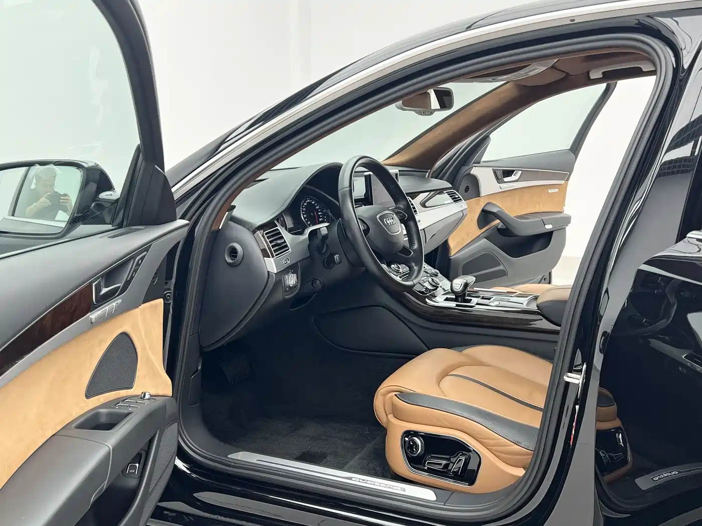 Фото 14 - Audi A8