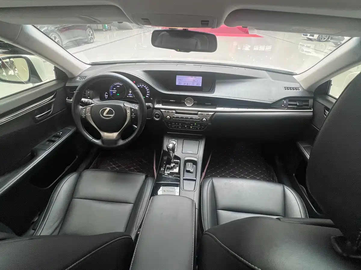 Lexus ES 2013 300h Elite Edition фото 11