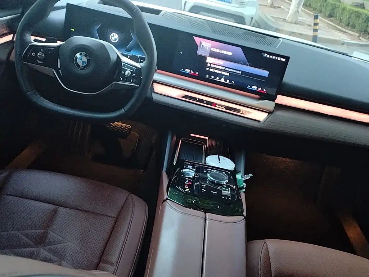 Photo 5 - BMW 5 Series