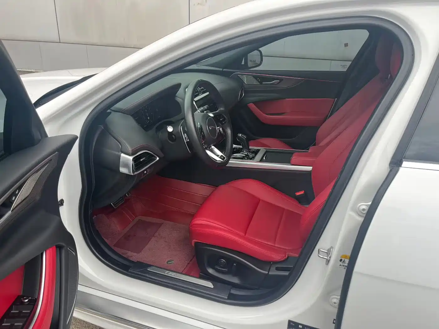 Jaguar XEL 2024 2024 Model 2.0T 250PS R-DYNAMIC S Progressive Sport Edition