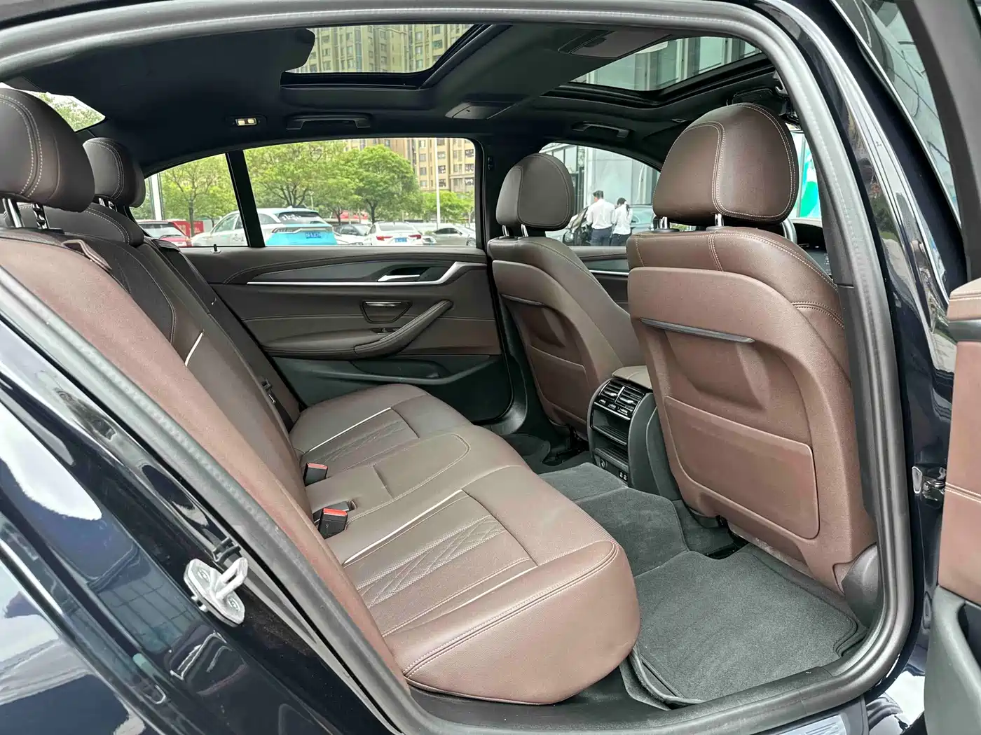 BMW 5 Series 2021 530Li Leading M Sport Package фото 17