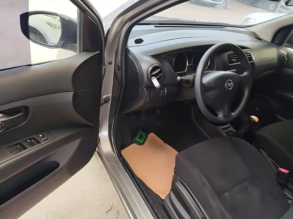 Nissan Livina 2015 2015 1.6XE Manual Comfort Edition