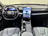 Фото 11 - Geely Atlas