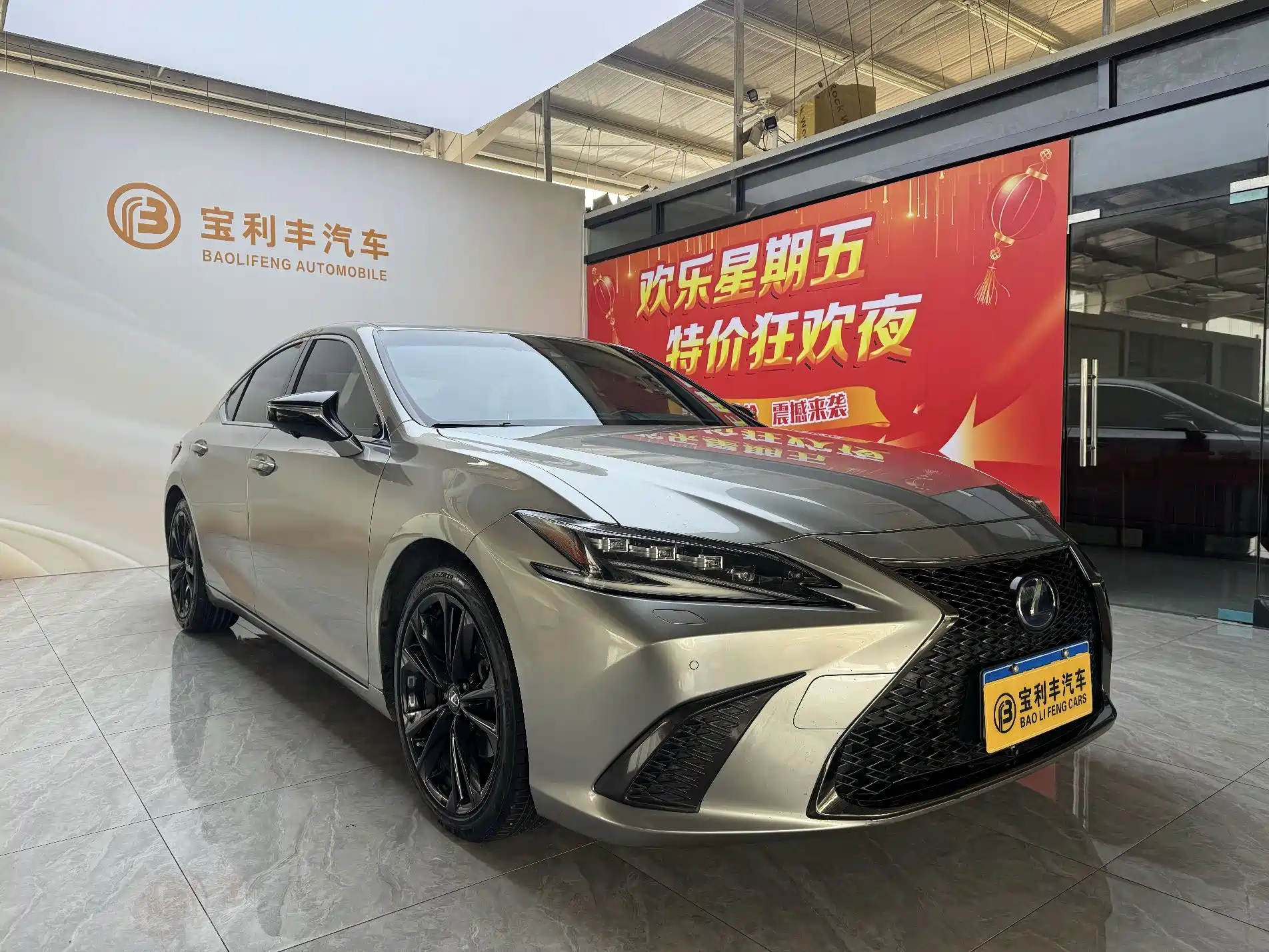 Фото 5 - Lexus ES