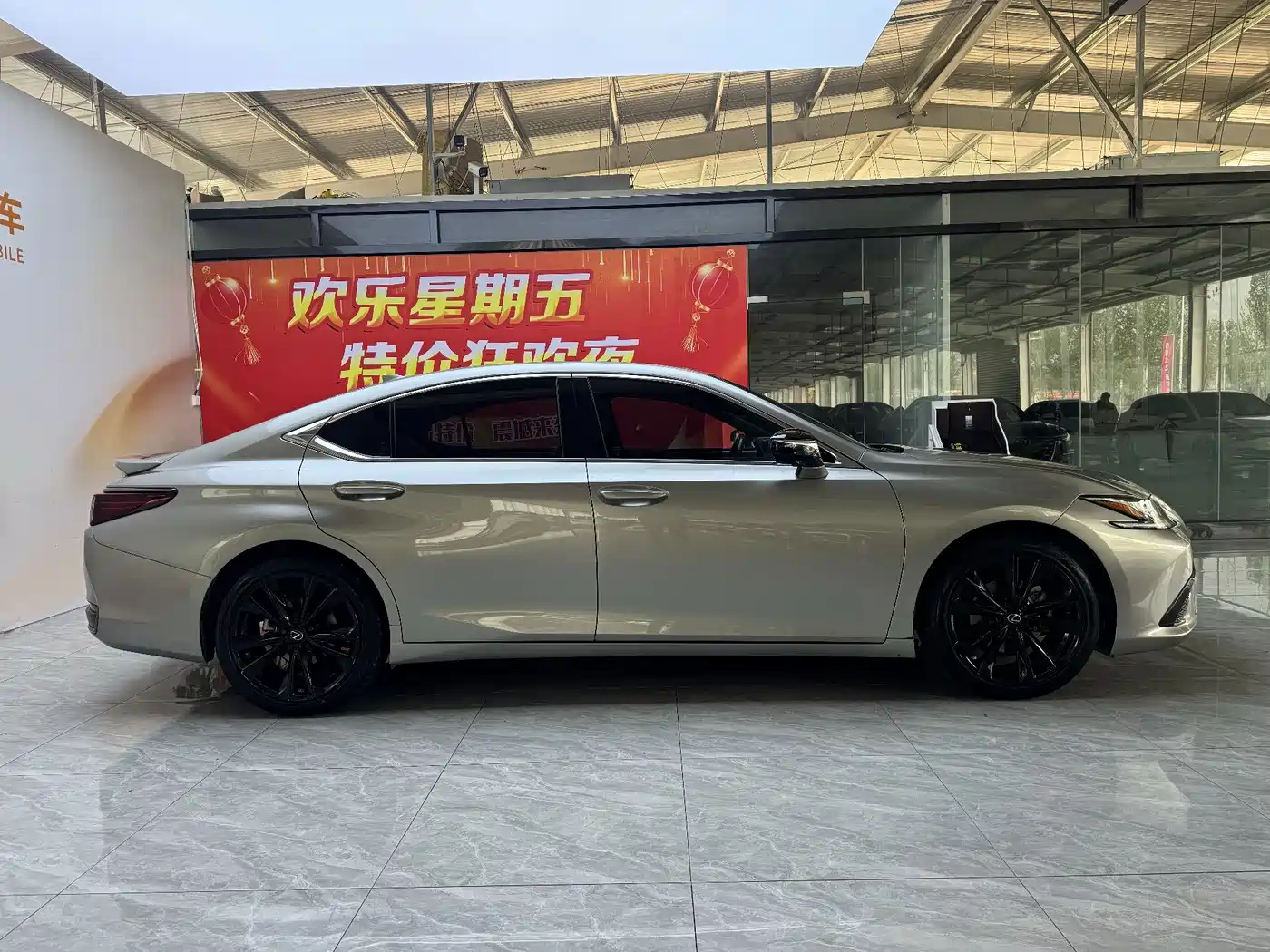 Фото 3 - Lexus ES