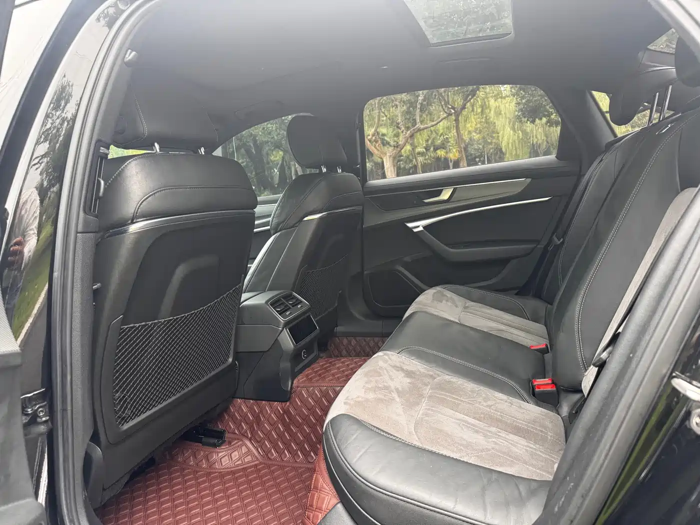Фото 9 - Audi A6L