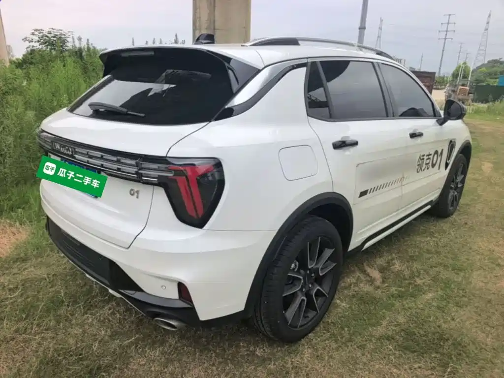 Фото 7 - Lynk & Co 01