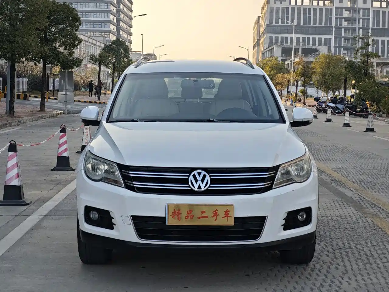 Photo 2 - Volkswagen Tiguan