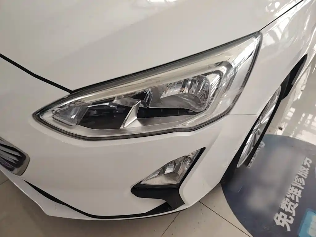 Фото 24 - Ford Focus