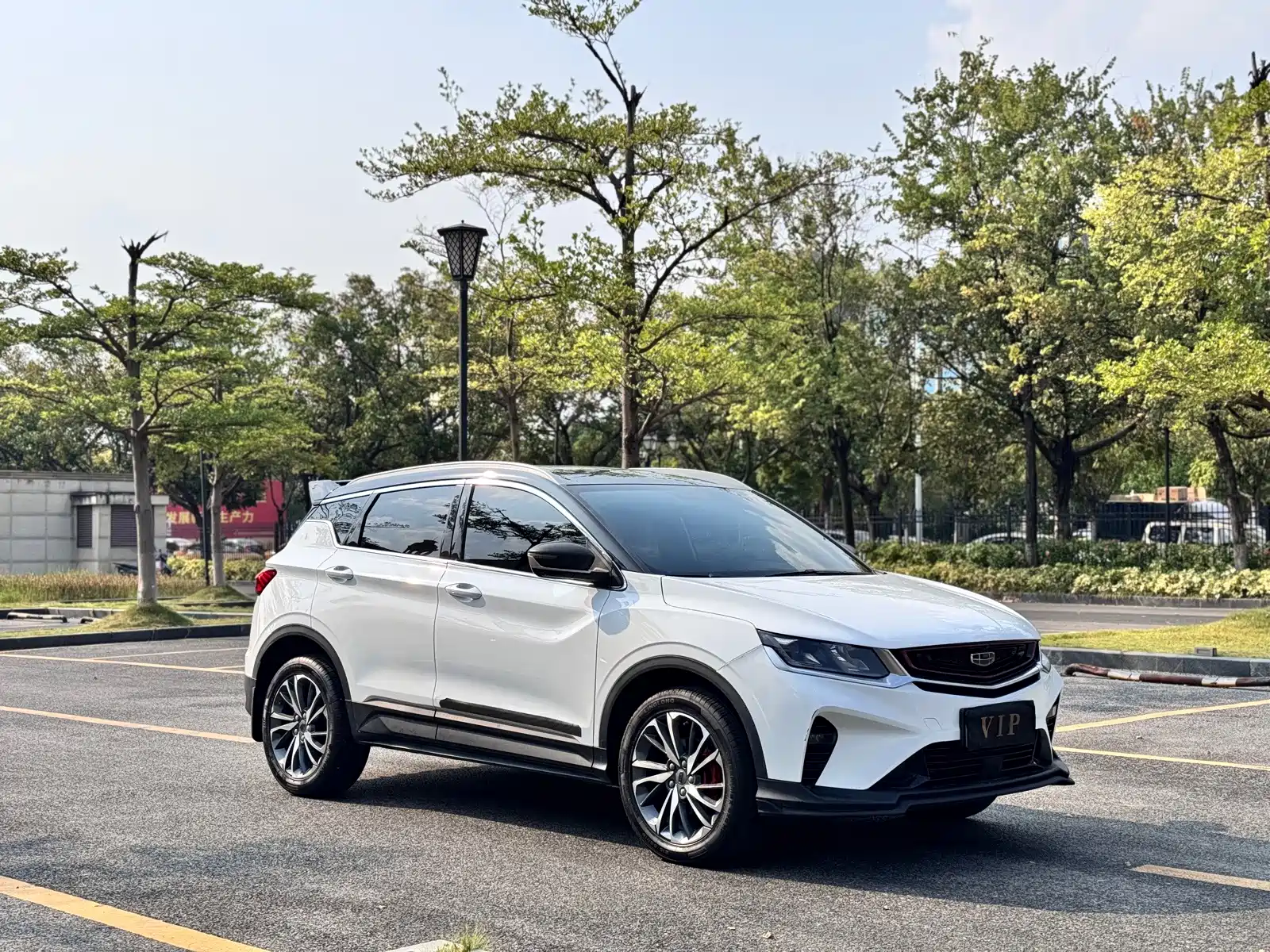 Фото 3 - Geely Coolray
