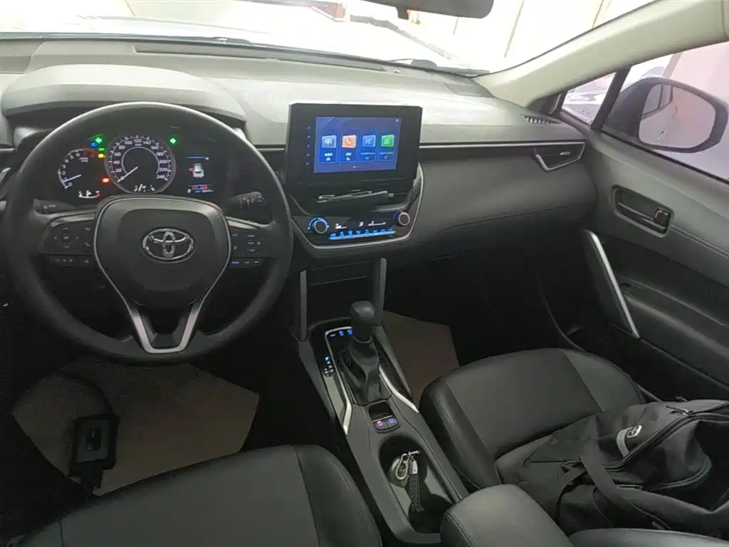 Toyota Frontlander 2022 2.0L CVT Leading Edition фото 13