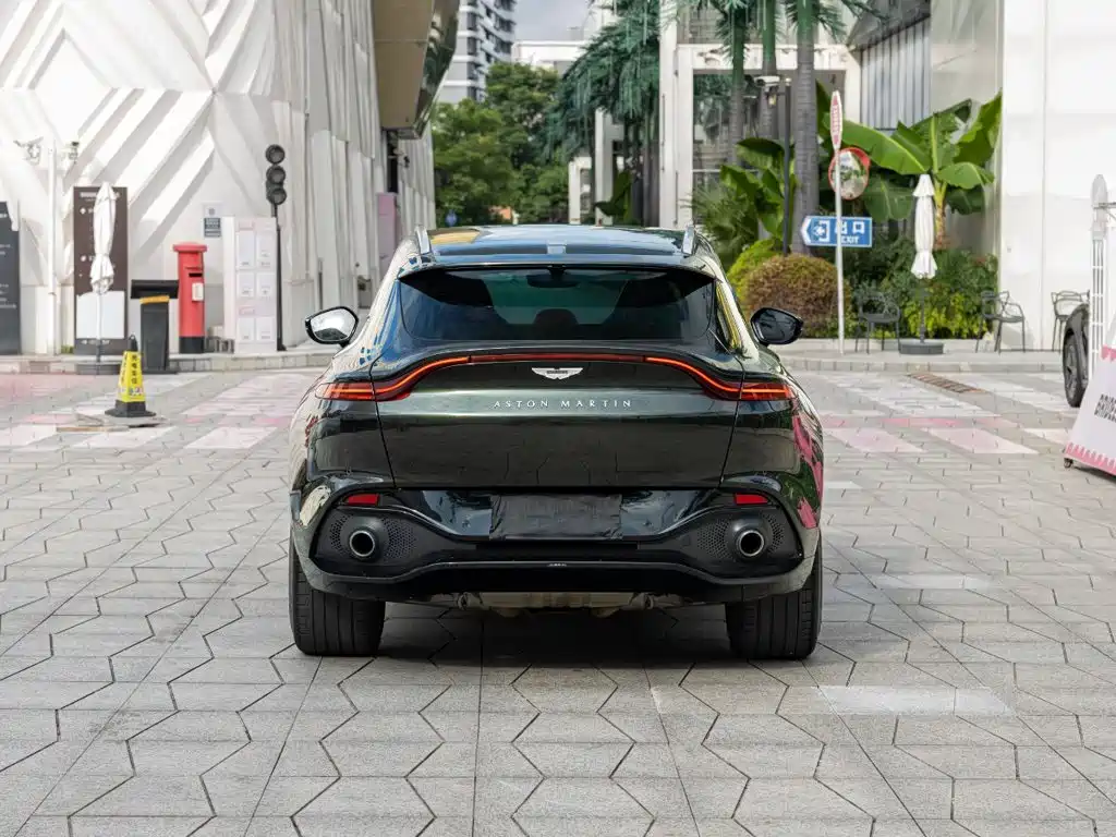 2026 Aston Martin DBX