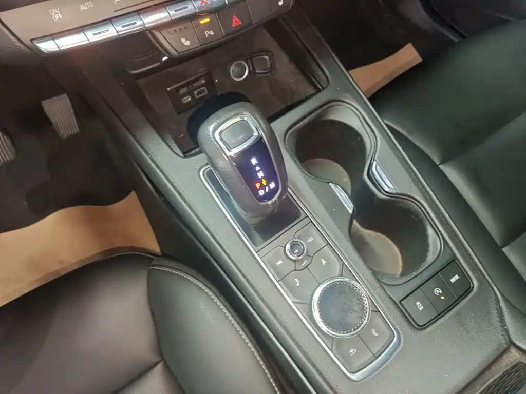Cadillac XT4 2019 2018 28T FWD Leading Edition