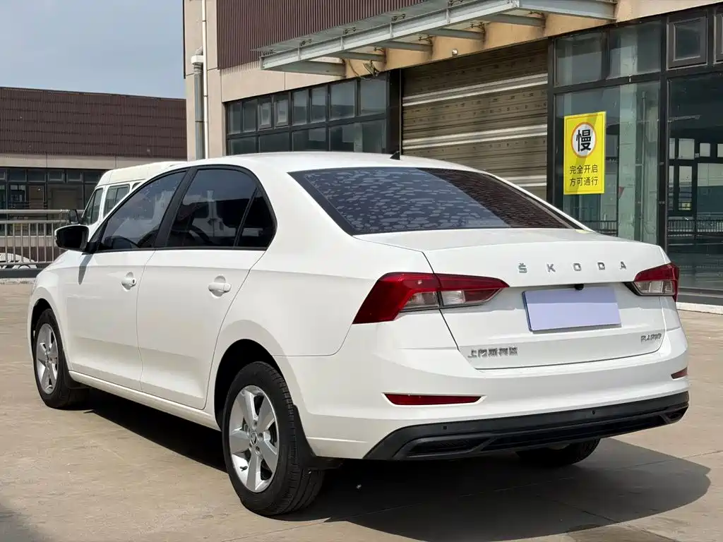 Photo 11 - Škoda Rapid