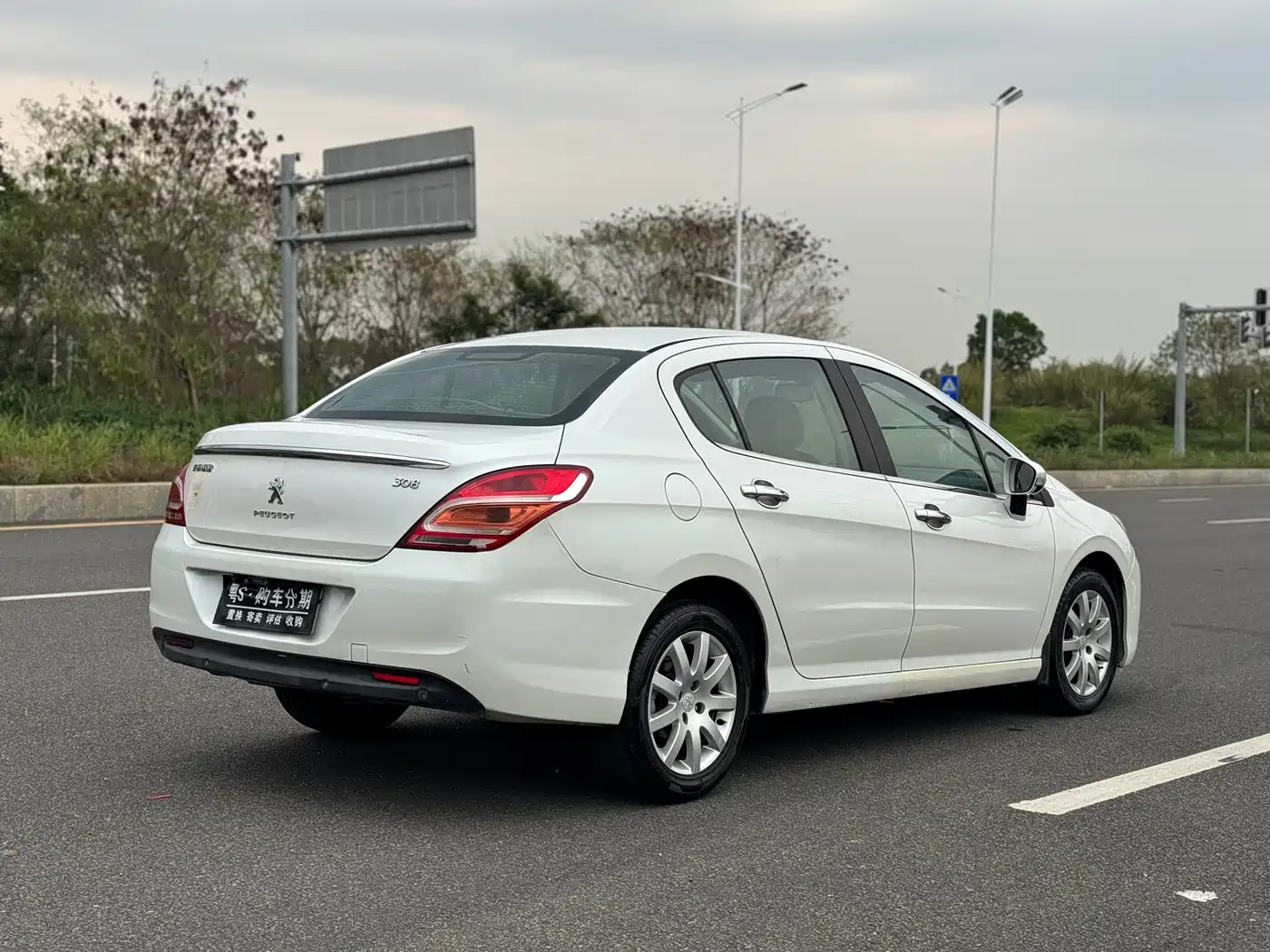 Peugeot 308 2014 Model Joy Edition Classic 1.6L Automatic Superior Style фото 20