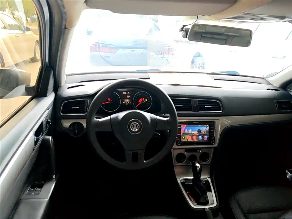Volkswagen Lavida 2013 Facelift Classic 1.6L Automatic Comfort фото 10
