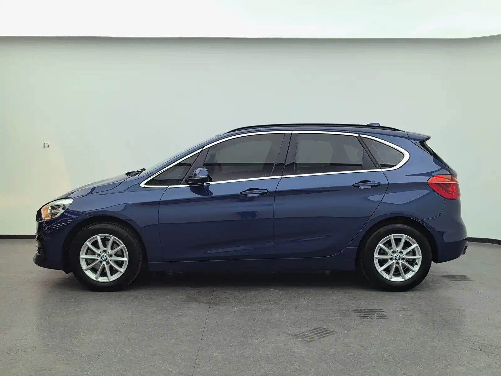 Фото 8 - BMW 2 Series Touring
