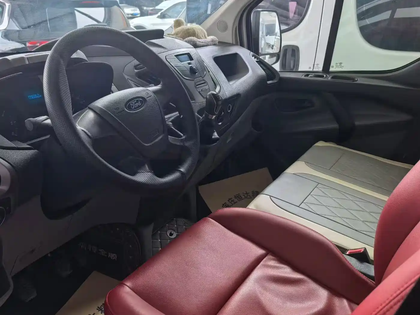 Ford Transit 2018 2017 2.0T Diesel Multi-purpose Commercial Vehicle Medium Wheelbase Medium Roof China V