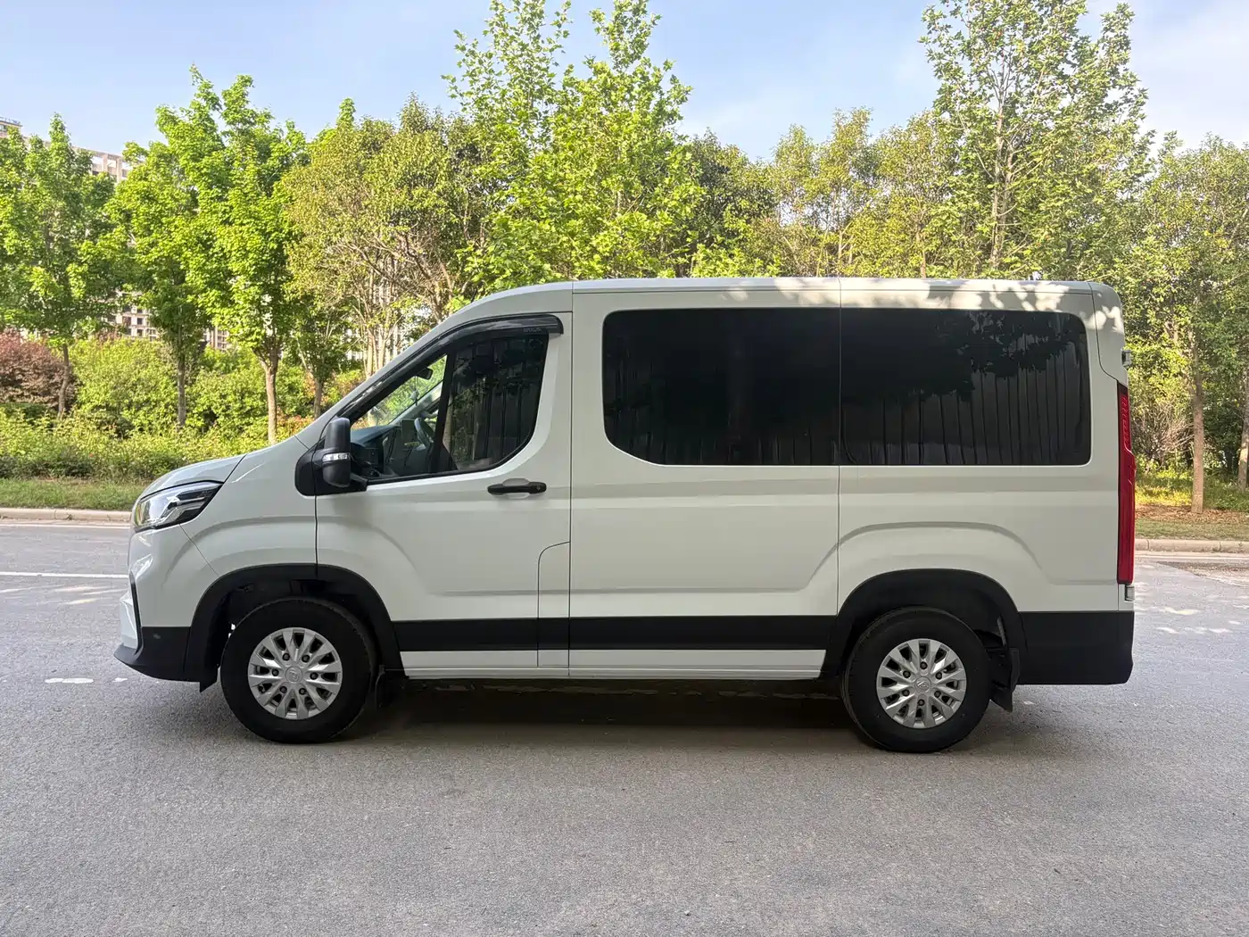SAIC Maxus Xintu V90 2020 2.0T Manual YunJie Edition FWD Single Rear Tire Short Wheelbase Medium Roof 6-seater фото 7