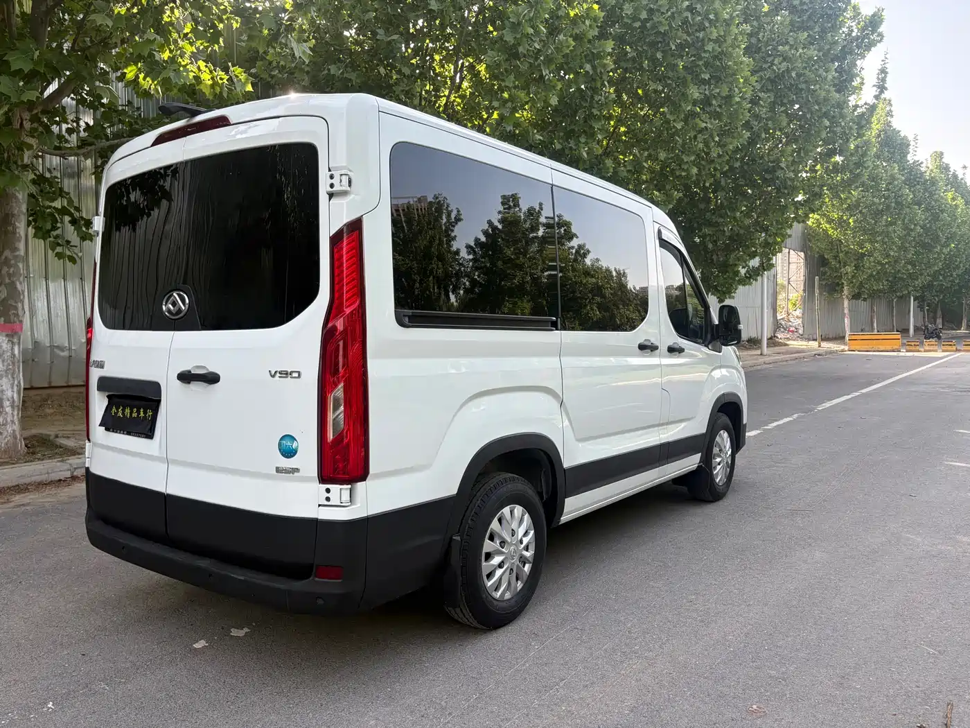 SAIC Maxus Xintu V90 2020 2.0T Manual YunJie Edition FWD Single Rear Tire Short Wheelbase Medium Roof 6-seater фото 5