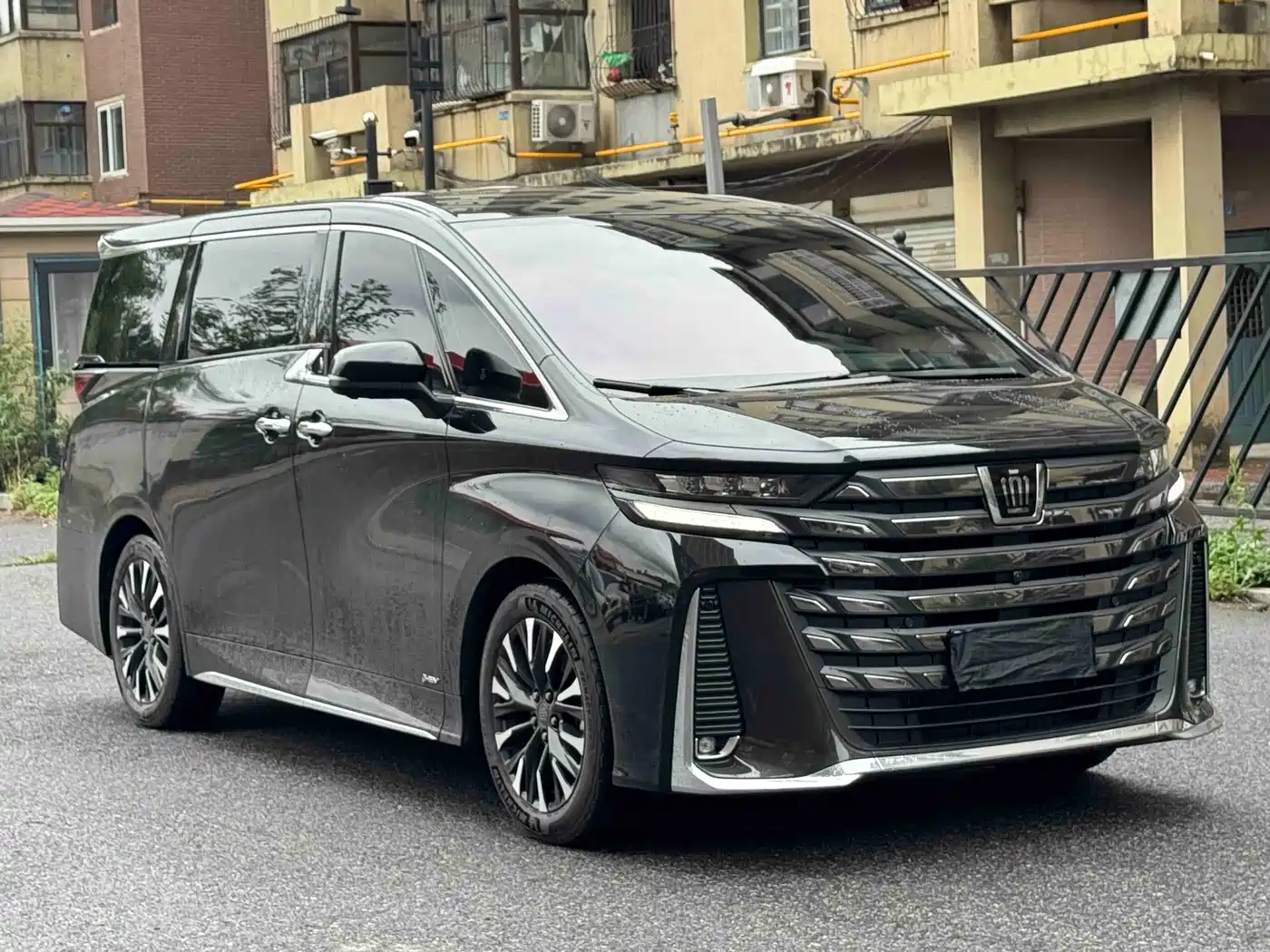 Toyota Vellfire 2024 Crown Hybrid 2.5L Executive Premium Edition фото 2
