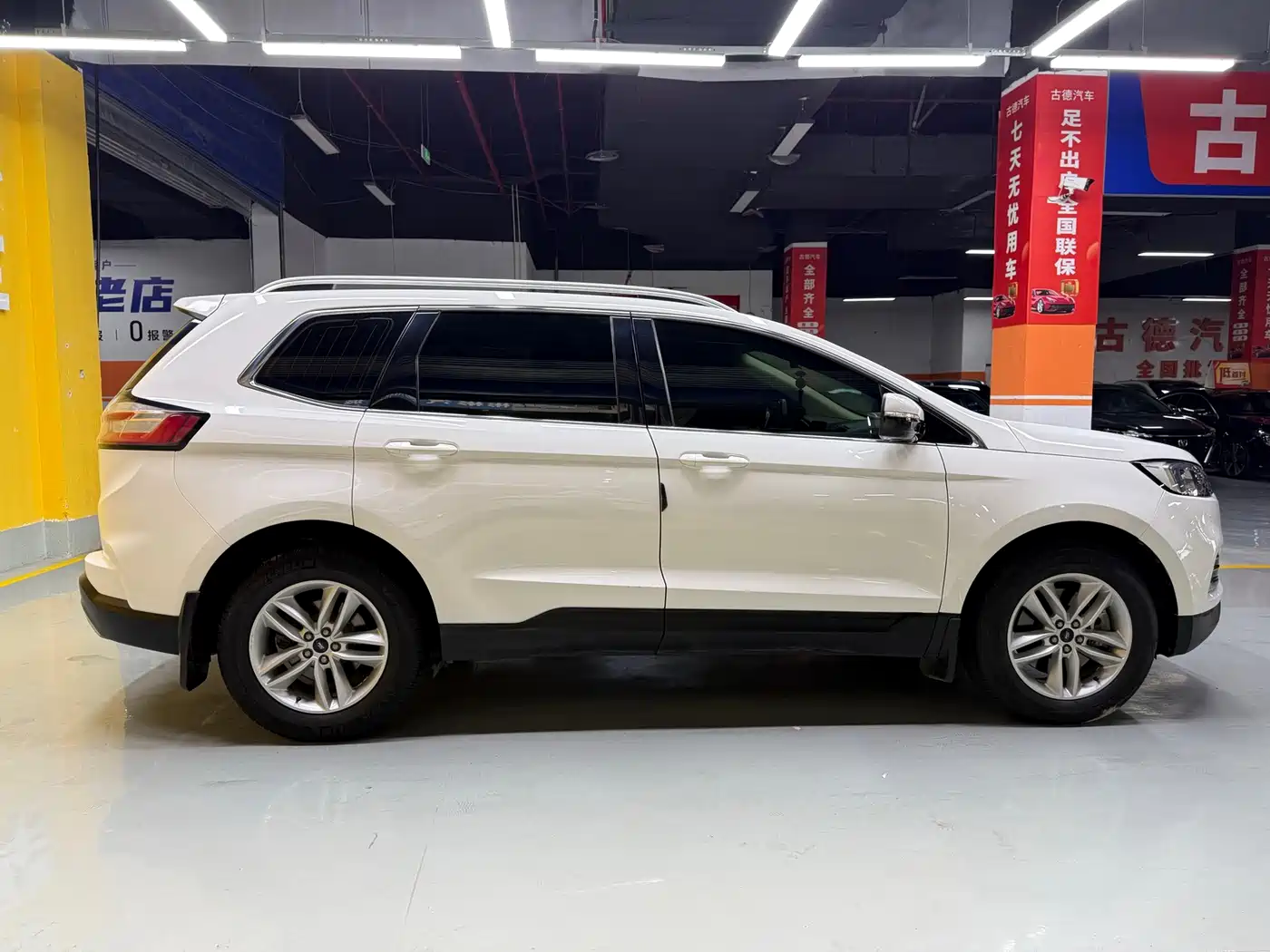 Photo 4 - Ford Edge