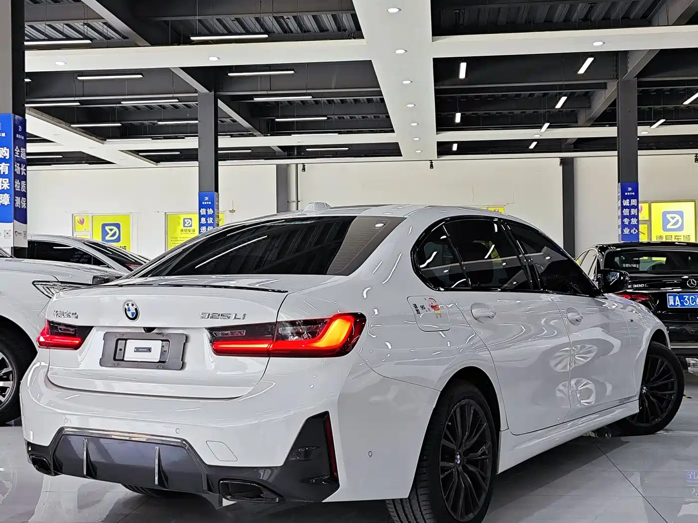 BMW 3 Series 2024 325Li M Sport Shadowline Package фото 7