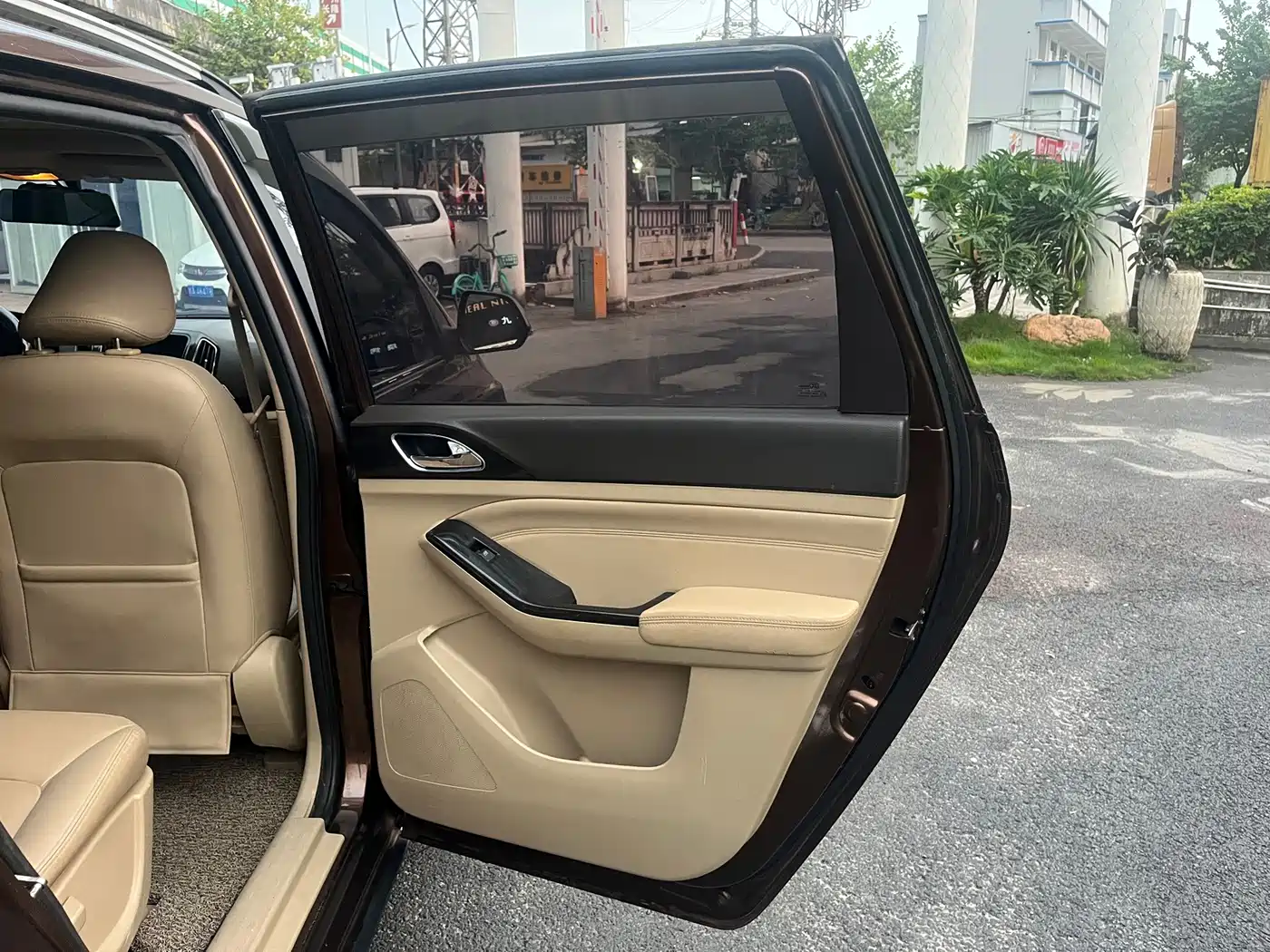 Baojun 730 2015 2015 1.8L Manual Luxury Navigation ESP Edition 7-seater