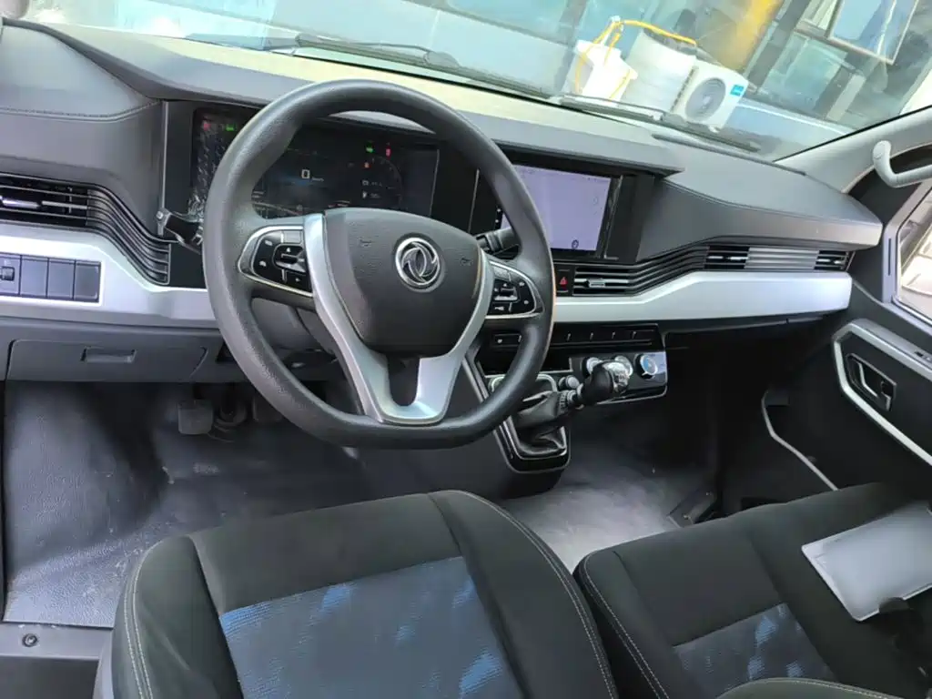 Dongfeng Yufeng Yufeng 2023 2023 V9+ 2.3T Manual FWD Van Short Wheelbase Medium Roof 3 Seater