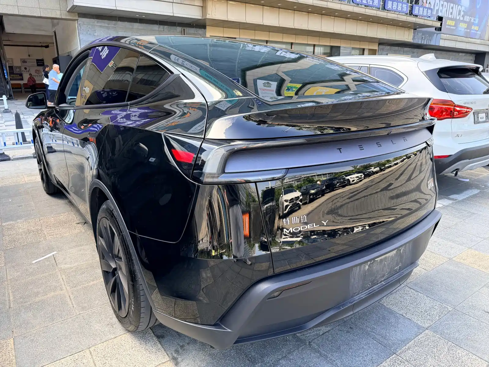Фото 14 - Tesla Model Y