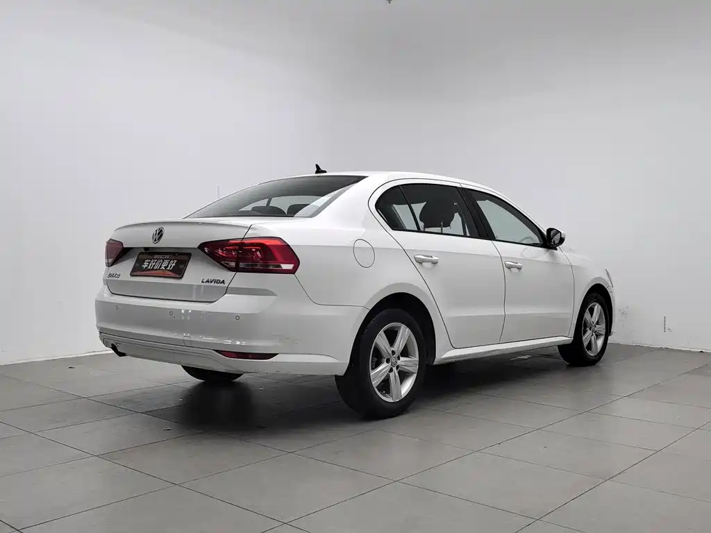 Фото 2 - Volkswagen Lavida