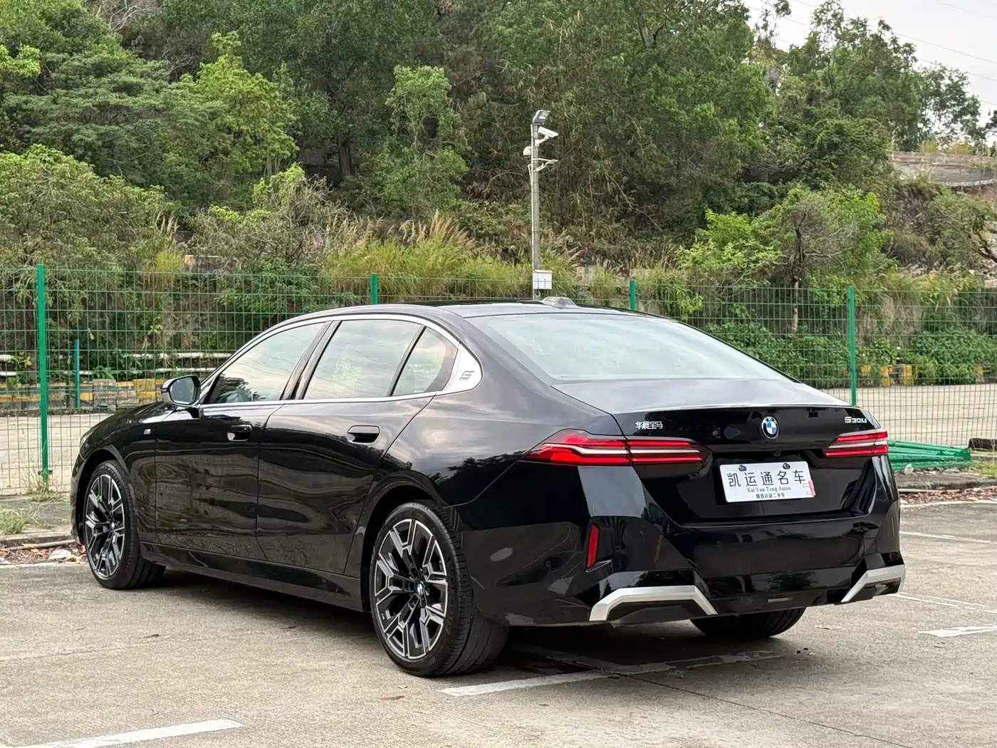 BMW 5 Series 2025 530Li Premium M Sport Package фото 12