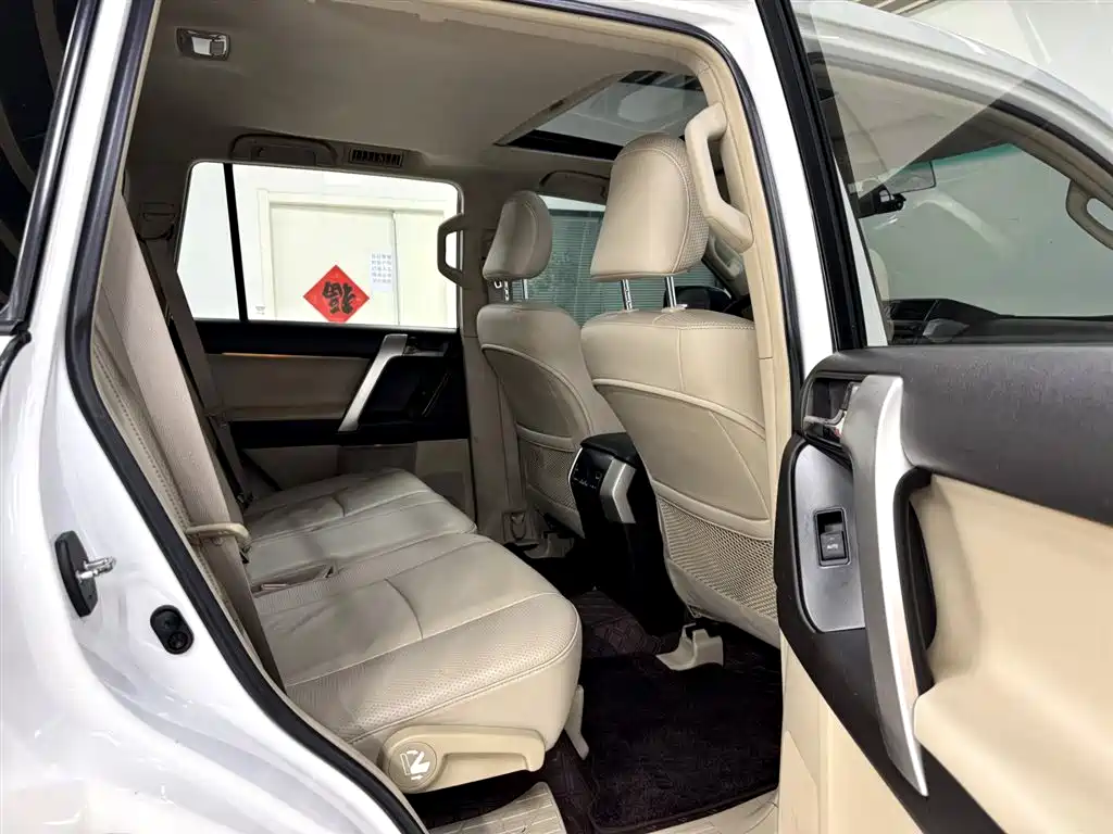 Toyota Prado 2010 4.0L Automatic TX-L фото 14
