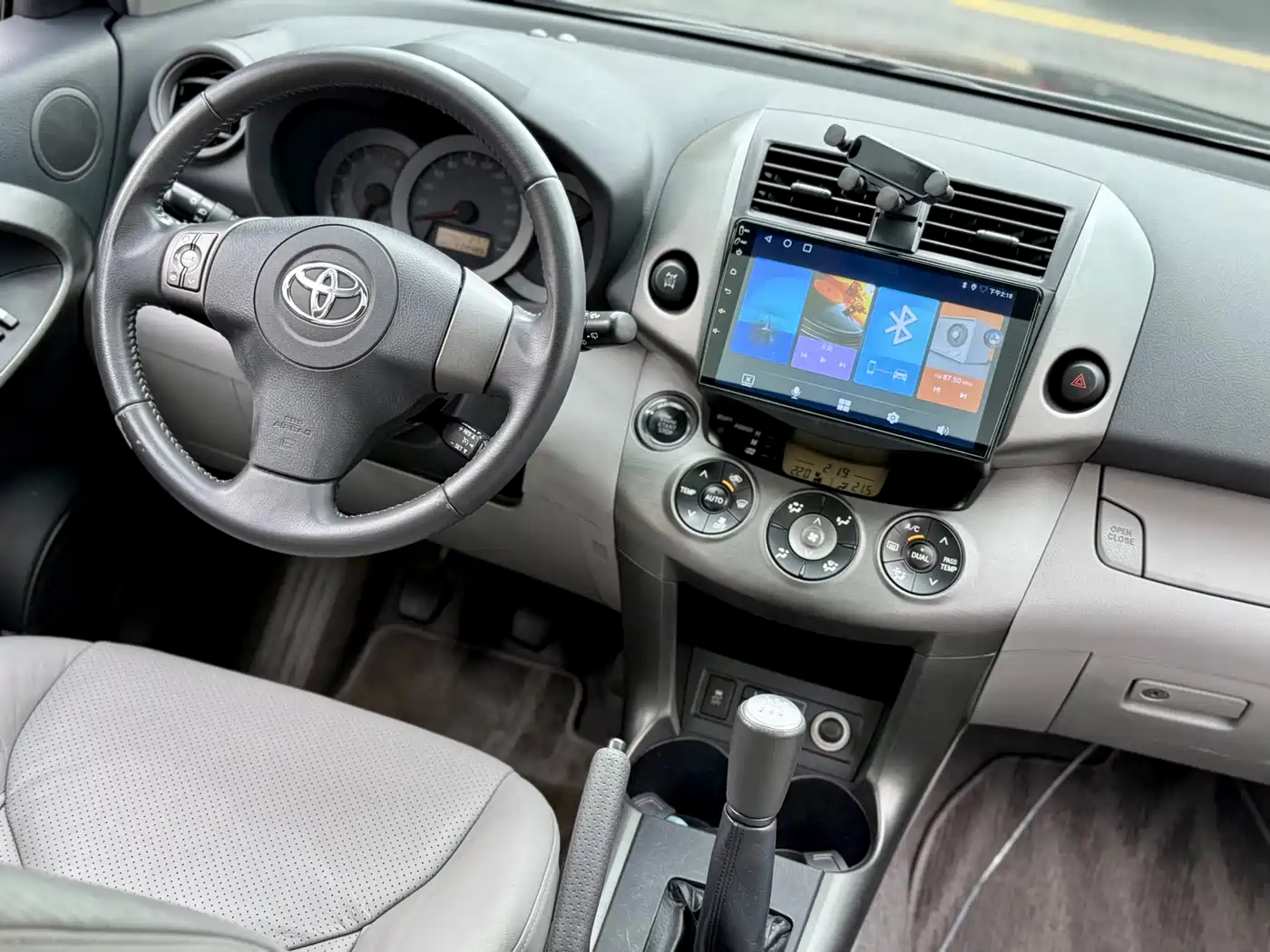 Toyota RAV4 Rongfang 2010 2.4L Manual Luxury Upgrade Edition фото 24
